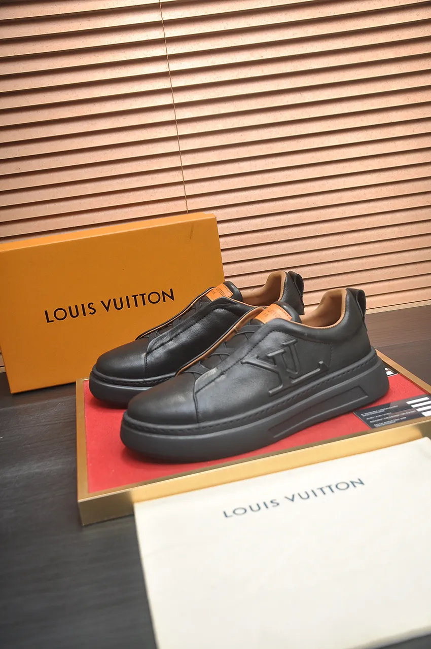 Men's shoes 💰480💶【LOUIS VUITTON】(Full sheepskin lining) Same style as LV Louis Vuitton official website [satisfied] original single hot model LV original factory cowhide 👑1:1 original board sheepskin lining 👘 imported cowhide for the upper. Body accessories one-to-one mold opening 💪 counter quality 🙏 Dear friends, if you are still worried about wearing matching shoes 💋, then these shoes are your best choice 🎁🎁! 38-45 (45 is custom-made and cannot be returned or exchanged)